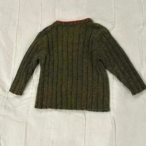 GAP - medium weight knit long sleeve V-neck sweater. Size  18-24 months - Picture 3 of 3